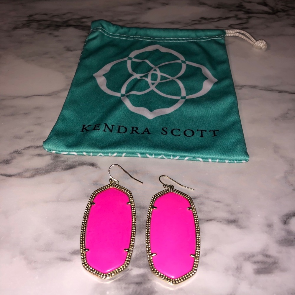 Kendra Scott Earrings in Barbie Hot Pink Color 💕✨